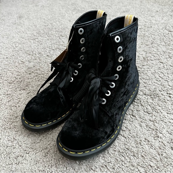 Dr. Martens Airwair Vegan 1460 Black Crushed Velvet Boots Womens 6 - Picture 10 of 12